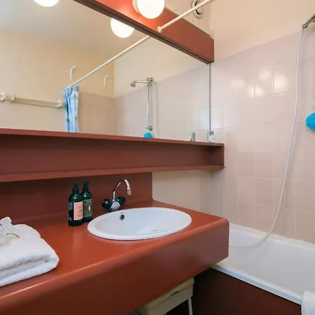 Apartment Sleeps 5 *