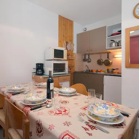 Apartment Sleeps 5 *